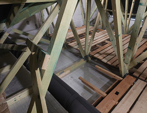 Zateplení stropu novostavby rodinného domu pomocí foukané izolace